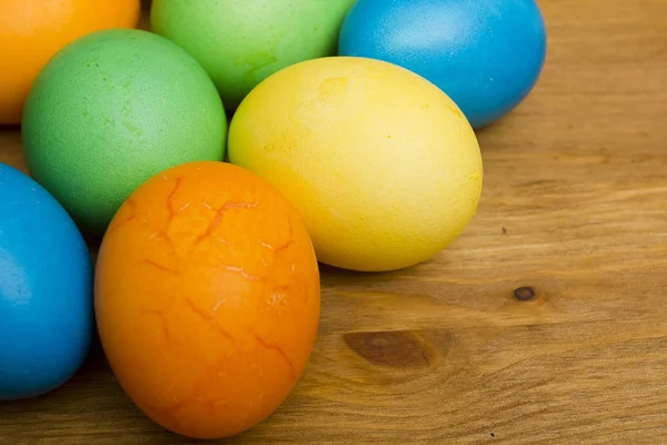 Ostereier in verschiedenen Farben — Stockfoto