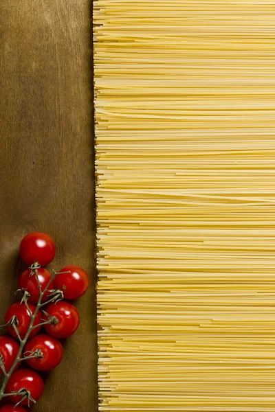 Spaghetti and tomatos — Stock Photo, Image