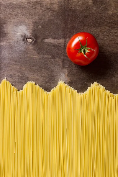 Spaghetti und Tomaten — Stockfoto