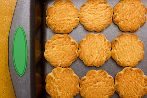 Cookies sur une plaque à pâtisserie — Photo