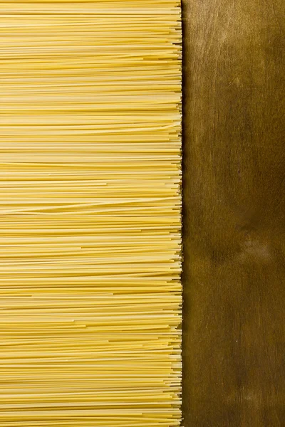 Rå spaghetti nudlar — Stockfoto