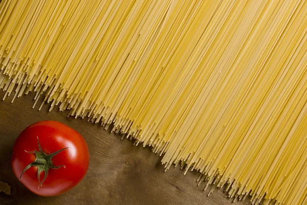 Espaguetis y tomate —  Fotos de Stock
