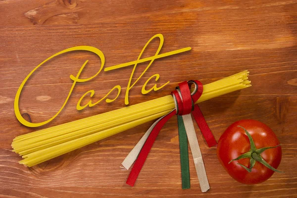 Pasta spaghetti tied with ribbons of the flag colors of Italy — Stock Photo, Image