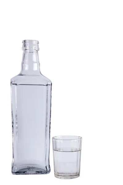 Fles van Russische wodka en de glazen — Stockfoto