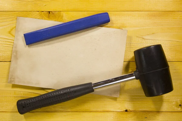 Chisel y martillo de goma negro — Foto de Stock