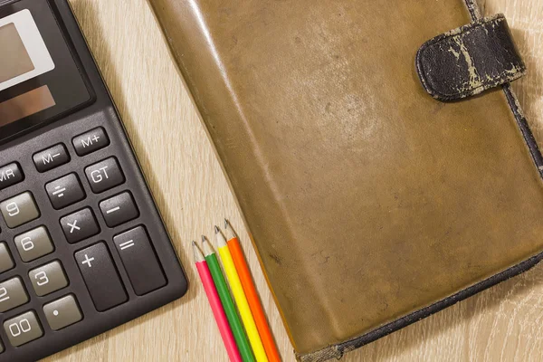 電卓と鉛筆プランナー — ストック写真