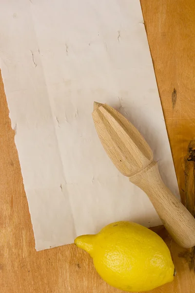 Lemon and squeezer — Stock Photo, Image