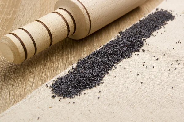 Poppy seeds and rolling pin — Stock Photo, Image