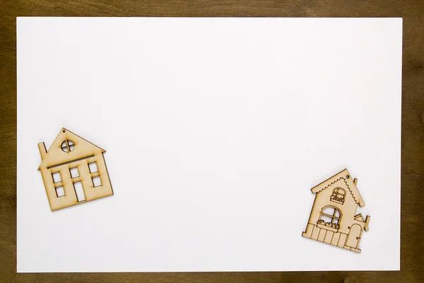 Модель будинку на білому аркуші паперу — стокове фото
