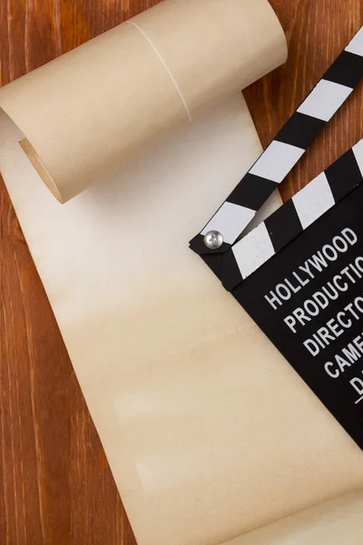 フィルムと紙のスクロールのクラッパー — ストック写真
