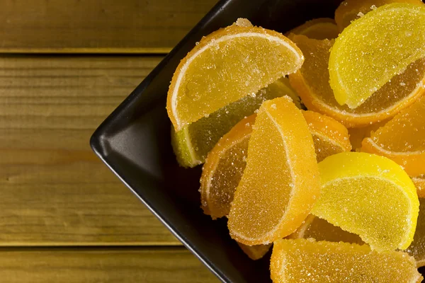 Zumo de caramelo como rodajas de limón y naranja —  Fotos de Stock