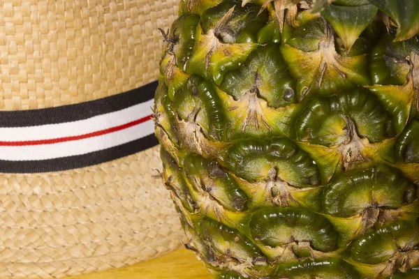 Close-up van het oppervlak van een ananas — Stockfoto
