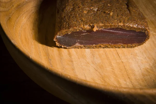 Trozo Carne Ahumada Sobre Tabla Madera —  Fotos de Stock