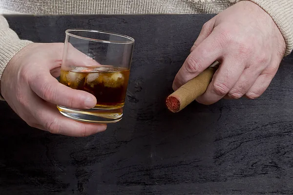 Men Hands Cigar Glass Whiskey — Stock Photo, Image