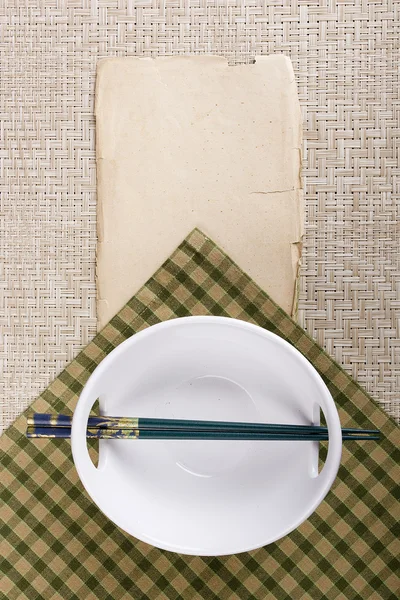 Yemek çubukları ve plaka — Stok fotoğraf