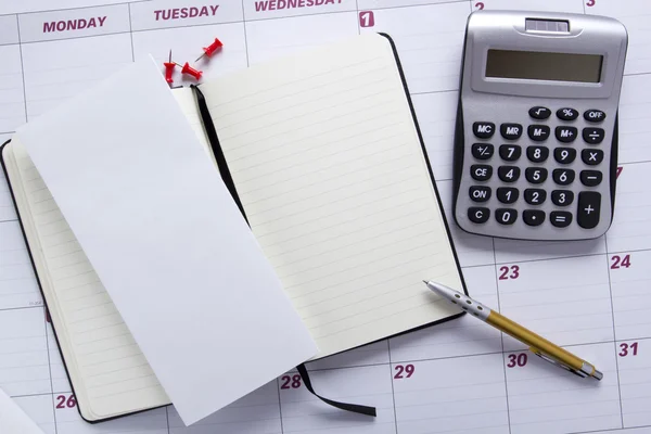 Negocios diarios en el calendario de la oficina — Foto de Stock