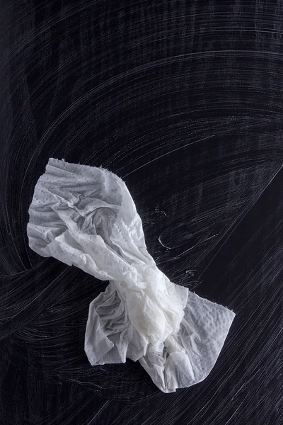 Mokrý papírový ubrousek s mýdlem skvrny — Stock fotografie