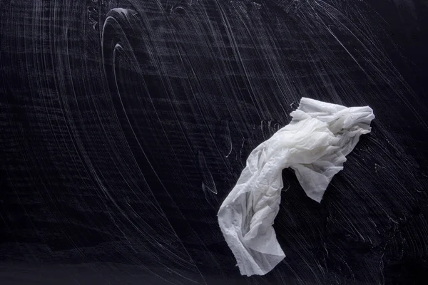 Tovagliolo di carta bagnata con macchie di sapone — Foto Stock