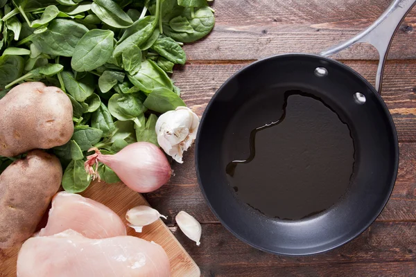 Frying pan with vegetable oil — Stock Photo, Image