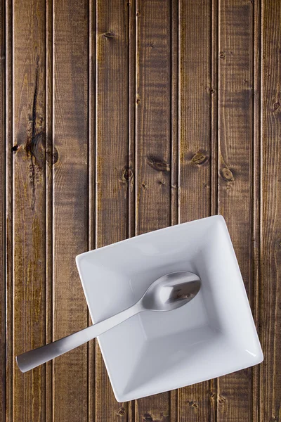 Sopa de cerámica plato cuadrado y cuchara — Foto de Stock