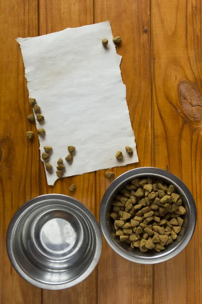 Cibo in ciotola di metallo per il vostro animale domestico — Foto Stock