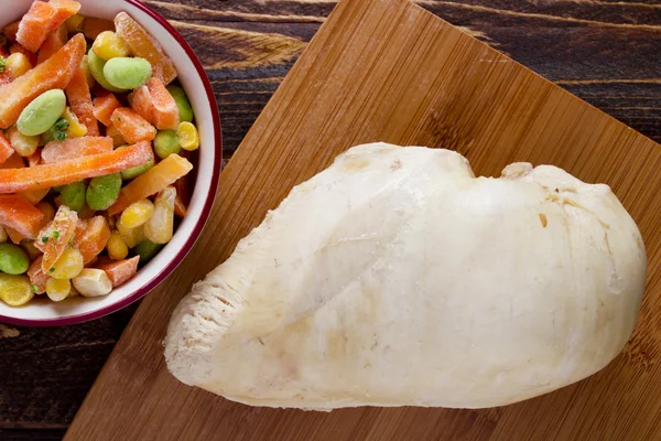 Pechuga de pollo con verduras — Foto de Stock