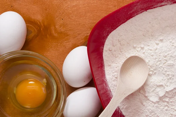 Baking flour and chicken eggs — Stock Photo, Image