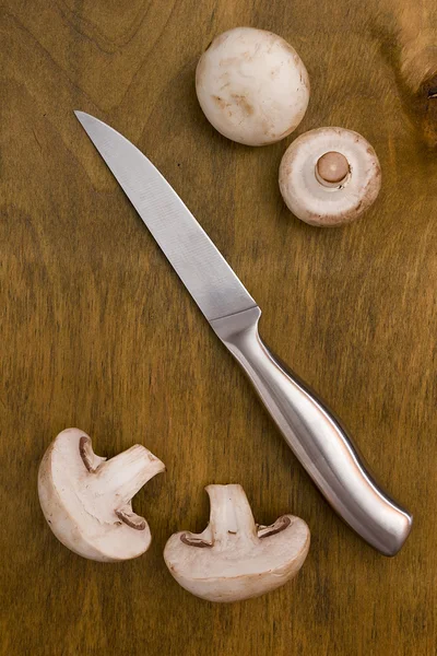 Field mushrooms on a cutting board — Stock Photo, Image