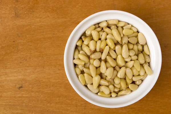 Nueces de conos de cedro — Foto de Stock