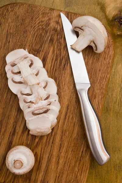Field mushrooms on a cutting board — Stock Photo, Image
