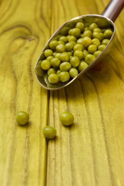 绿色罐头豌豆 — 图库照片