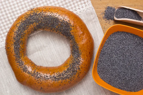 Bagel with poppy seeds — Stock Photo, Image