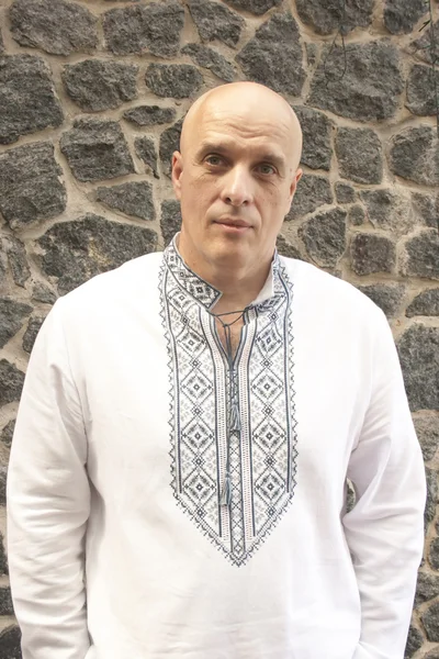 Man in the classic Ukrainian embroidered shirt — Stock Photo, Image