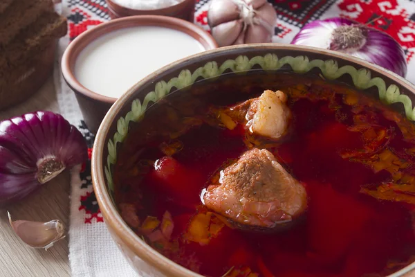 Pedaços de carne na sopa de borscht — Fotografia de Stock