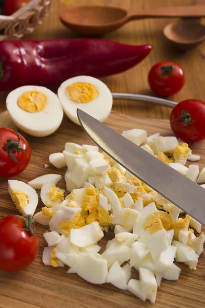 Kitchen board with finely chopped eggs — Stock Photo, Image