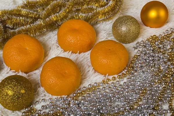 Tangerines and Christmas balls — Stock Photo, Image