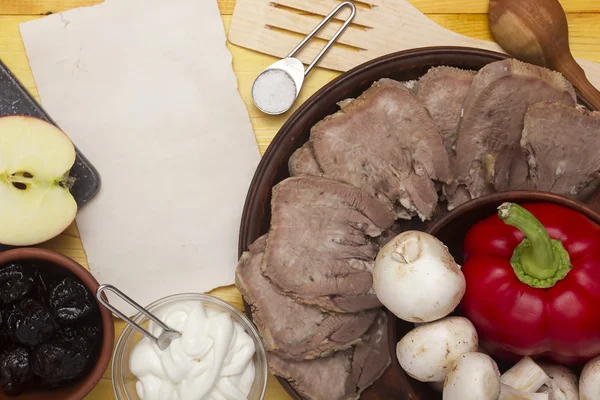 Festlig sallad av nötkött tunga — Stockfoto