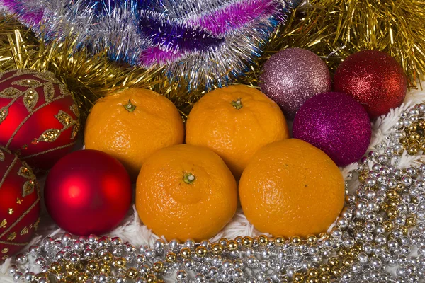 Tangerines and Christmas balls — Stock Photo, Image