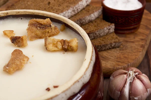 Fat of the lard in a ceramic dish — Stock Photo, Image