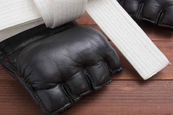 Lederen handschoenen voor vechten zonder regels — Stockfoto