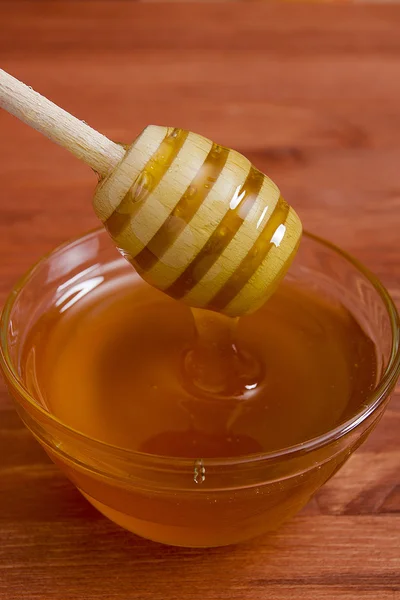 Wooden honey stick to extract honey — Stock Photo, Image