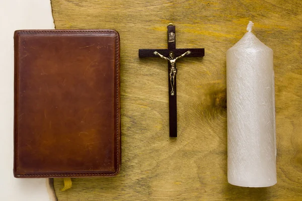 Biblia katolicka oprawiony w skórę — Zdjęcie stockowe