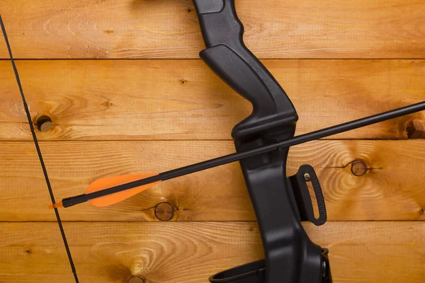 Freccia tiro con l'arco sport sovrapposti sulla stringa — Foto Stock