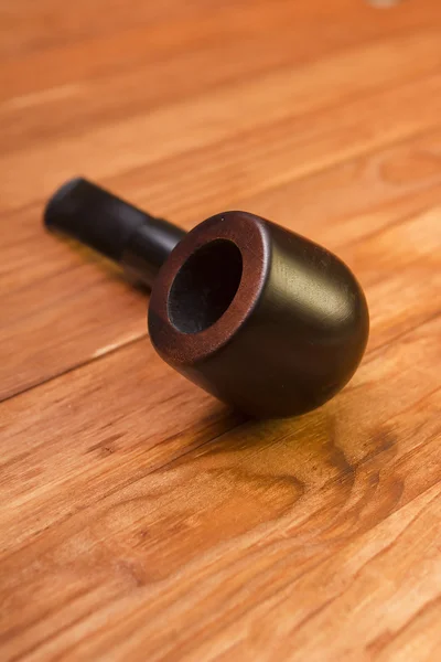 Smoking pipe on table — Stock Photo, Image