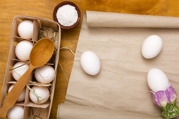 Chicken eggs in a wooden box — Stock Photo, Image