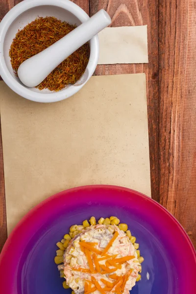 Salada com açafrão e língua de vaca — Fotografia de Stock