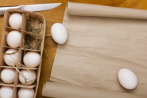 लाकडी बॉक्समध्ये चिकन अंडी — स्टॉक फोटो, इमेज