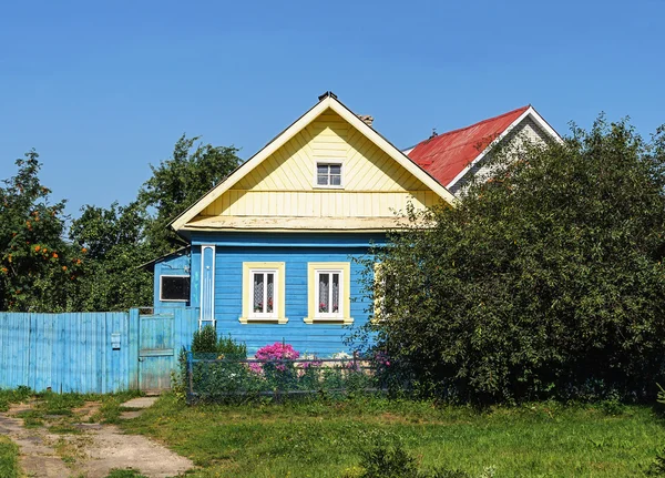 Dom drewniany mały kraj — Zdjęcie stockowe