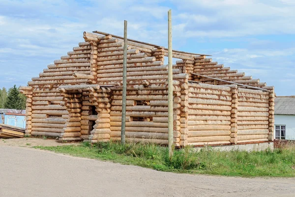 Строительство деревянного дома — стоковое фото