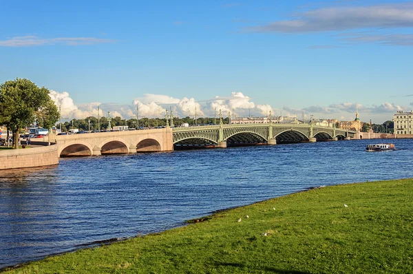 Trinity bridge in Sint-petersburg — Stockfoto